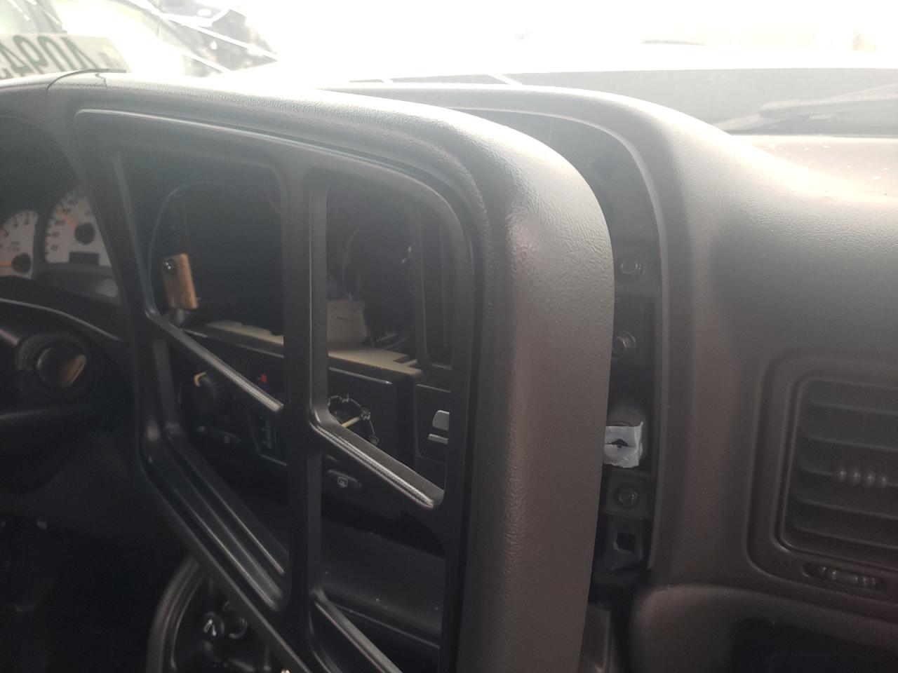 Photo 10 from auction – 2005 CHEVROLET SILVERADO with VIN 2GCEK19N651162943