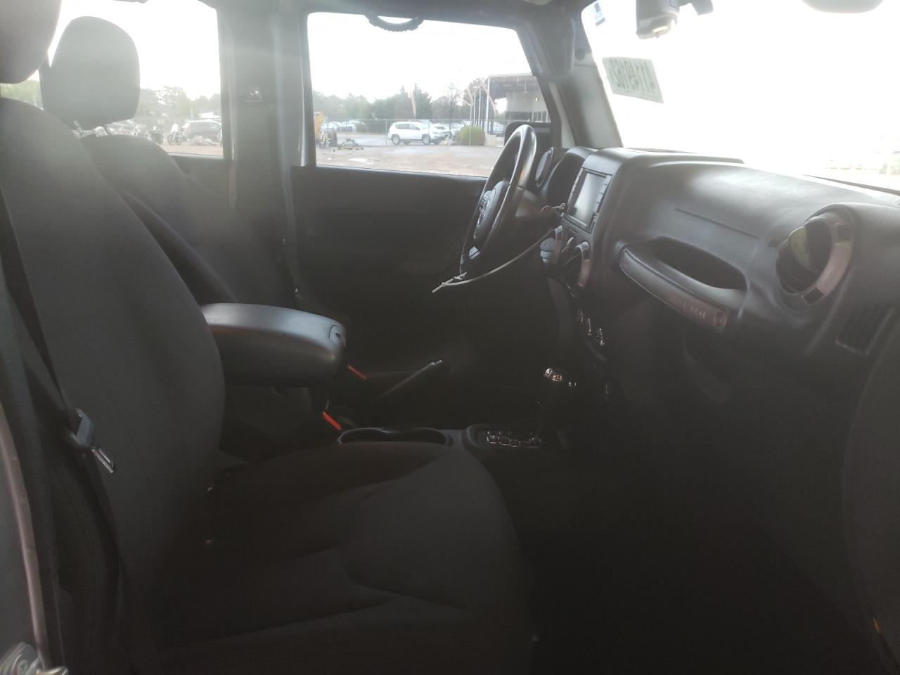 Photo 5 from auction – 2016 JEEP WRANGLER U with VIN 1C4BJWDG2GL314371
