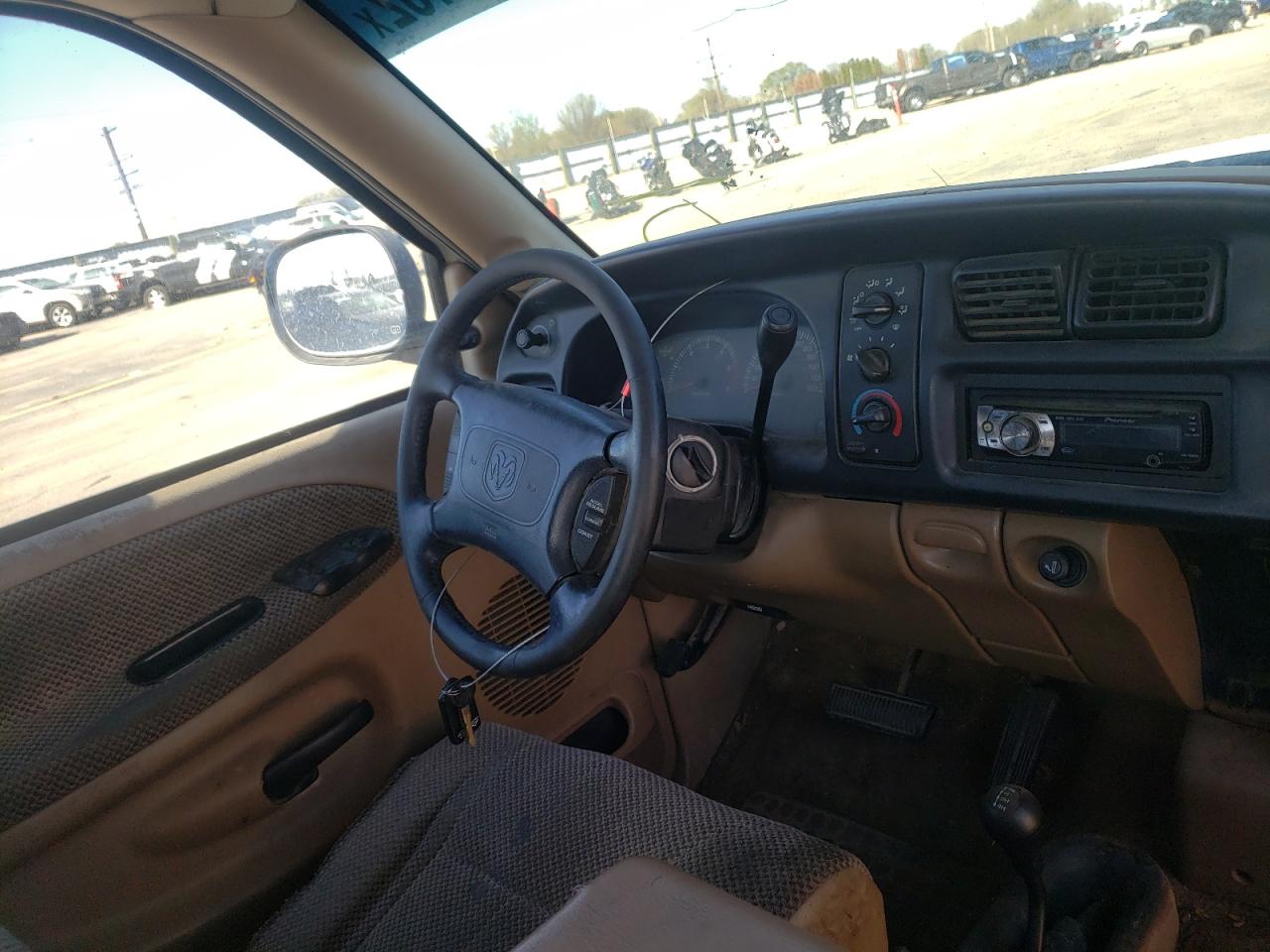 Photo 9 from auction – 1998 DODGE RAM 2500 with VIN 1B7KF23Z4WJ124076