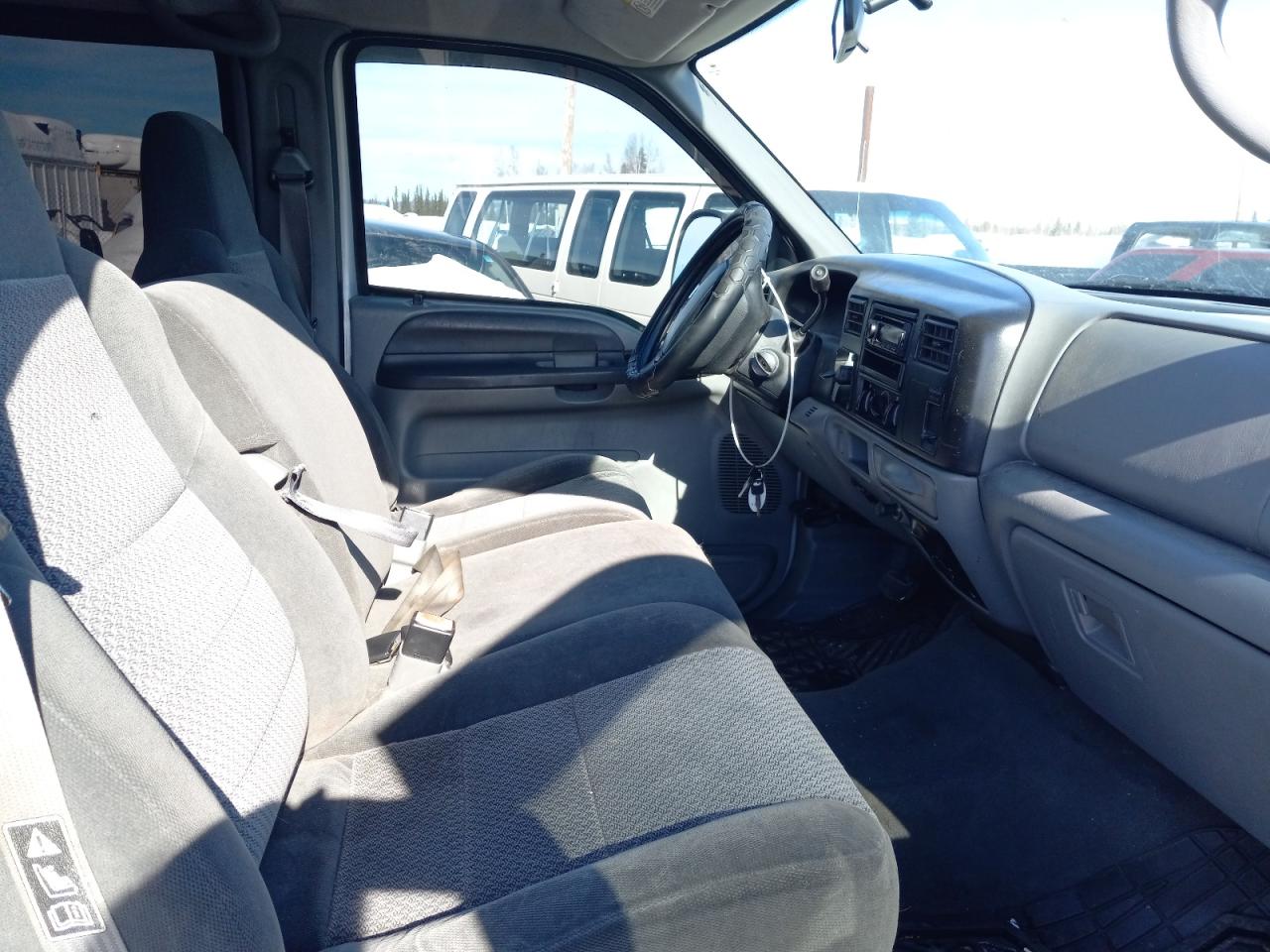 Zdjęcie 5 z aukcji – 2002 FORD F250 SUPER z VIN 1FTNW20F82EA20653