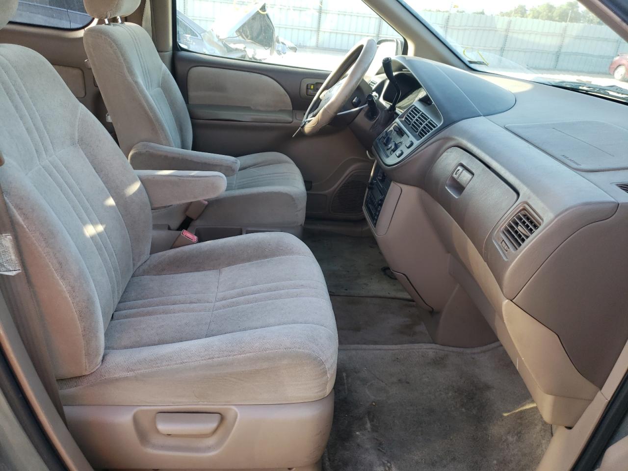 Photo 5 from auction – 2000 TOYOTA SIENNA CE with VIN 4T3ZF19C6YU259401