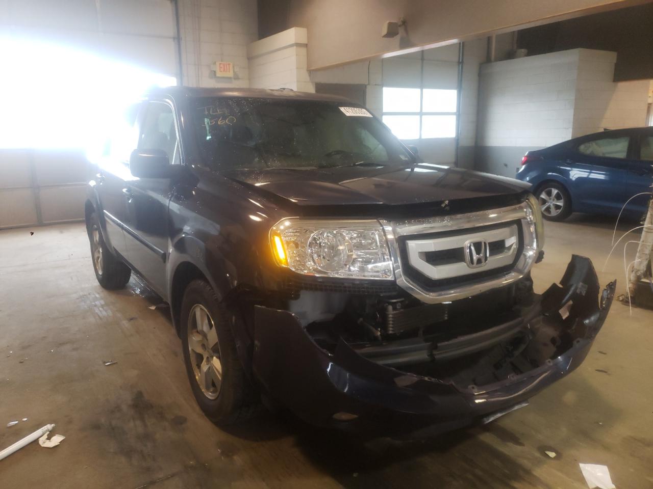 HONDA PILOT EXL 2011 with VIN 5FNYF3H52BB035405 - Photo from auction