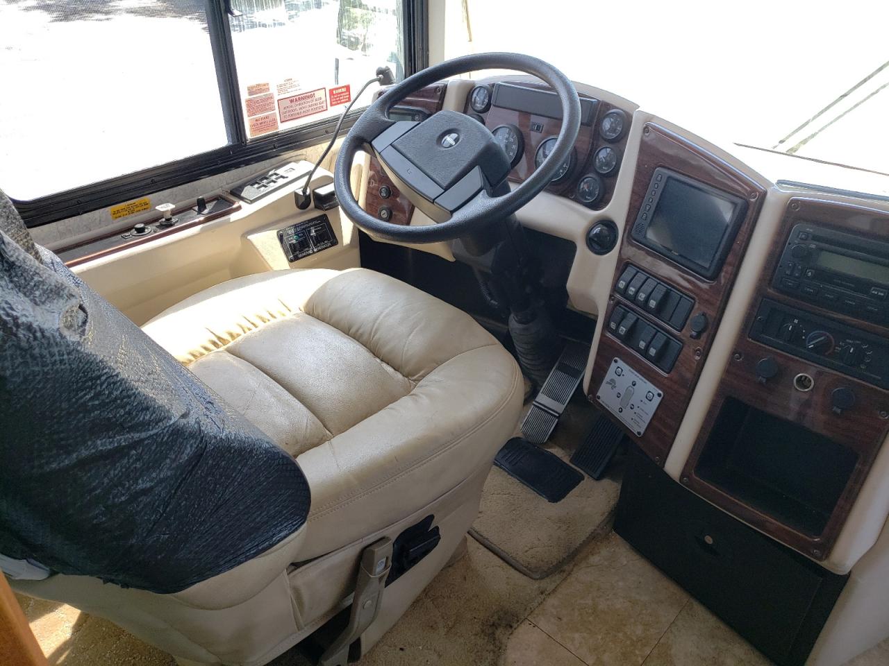 Photo 5 from auction – 2006 FREIGHTLINER CHASSIS X with VIN 4UZAB2DJ56CW10332