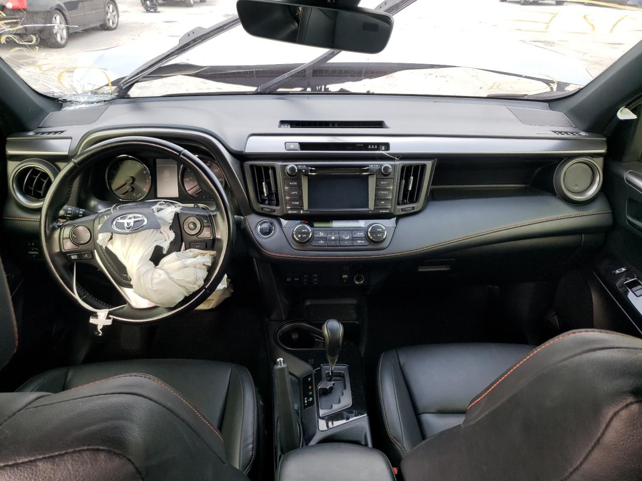 Photo 9 from auction – 2018 TOYOTA RAV4 SE with VIN JTMNFREV0JD114913