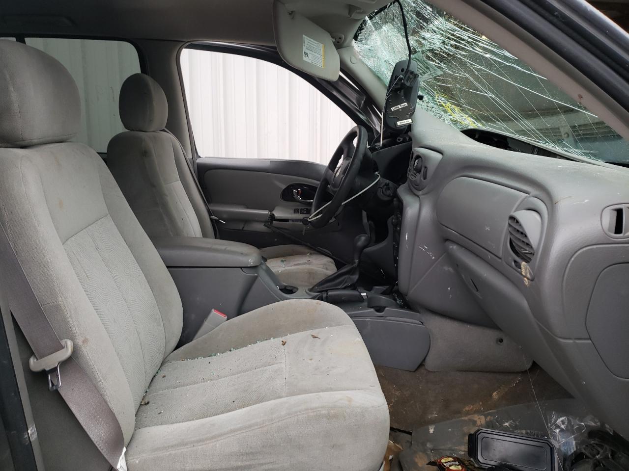 Photo 5 from auction – 2005 CHEVROLET TRAILBLAZE with VIN 1GNDT13S252370333