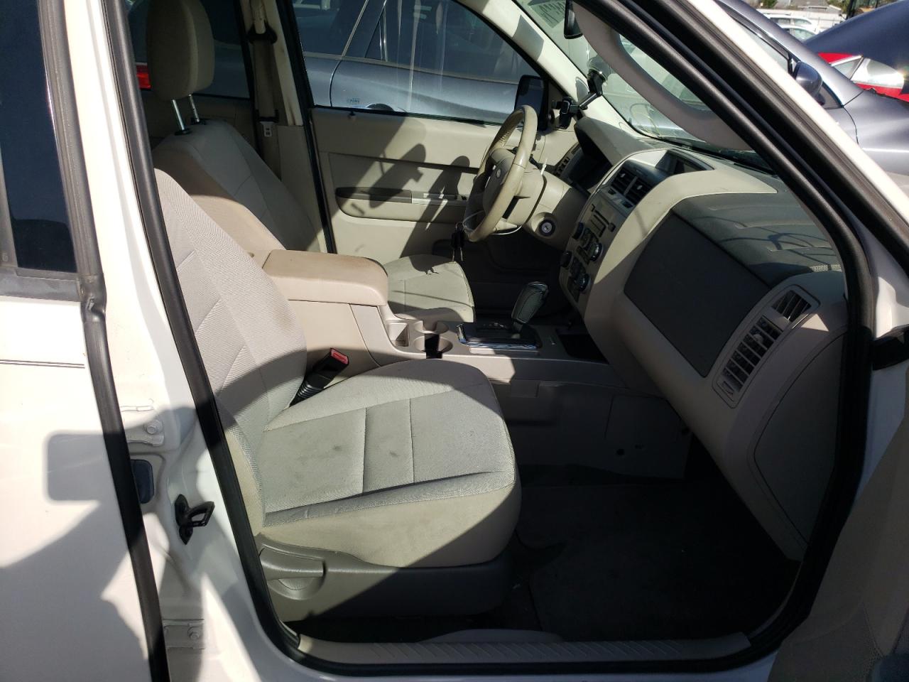 Photo 5 from auction – 2011 FORD ESCAPE XLT with VIN 1FMCU0DG6BKB91385