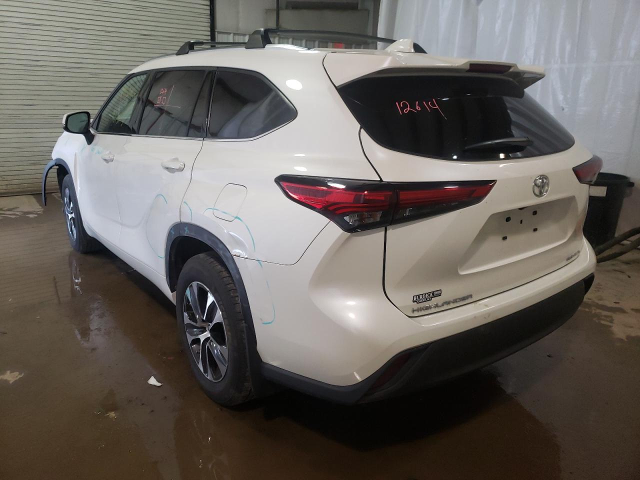 Photo 3 from auction – 2021 TOYOTA HIGHLANDER with VIN 5TDGZRBH7MS118965
