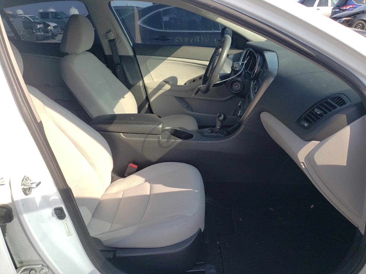 Photo 5 from auction – 2015 KIA OPTIMA LX with VIN 5XXGM4A78FG365555