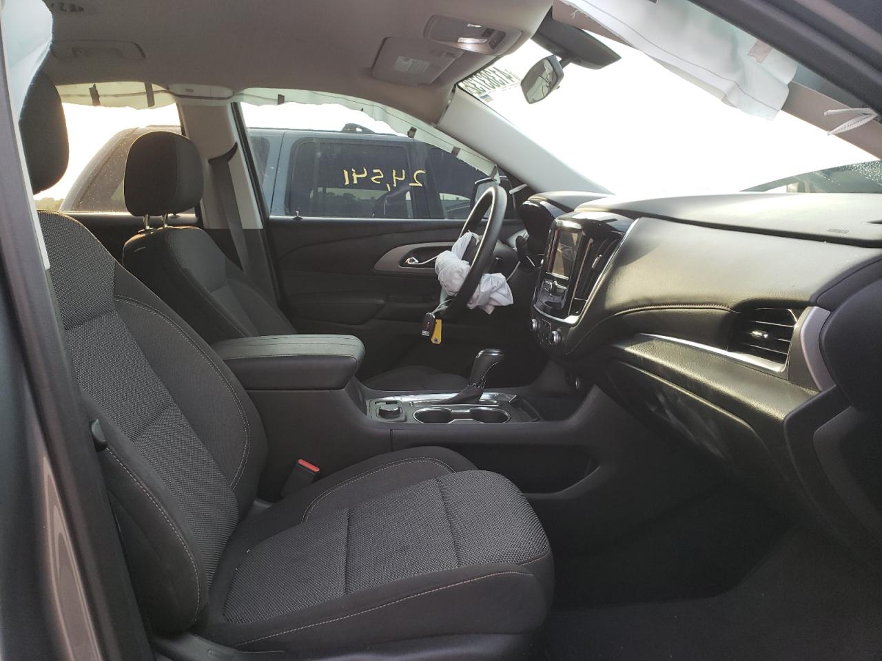 Photo 5 from auction – 2020 CHEVROLET TRAVERSE L with VIN 1GNERFKW2LJ237501