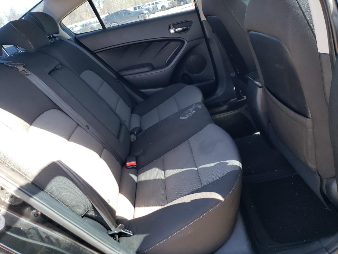 Photo 6 from auction – 2016 KIA FORTE EX with VIN KNAFX4A86G5480685