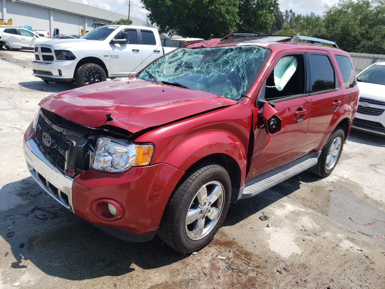 Photo 2 from auction – 2010 FORD ESCAPE LIM with VIN 1FMCU0EG6AKD37541