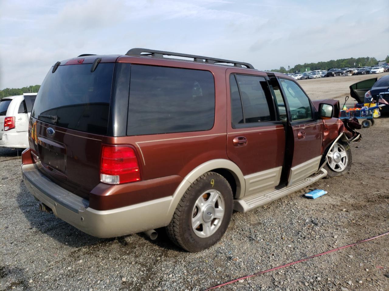 Photo 4 from auction – 2006 FORD EXPEDITION with VIN 1FMPU17576LA29573