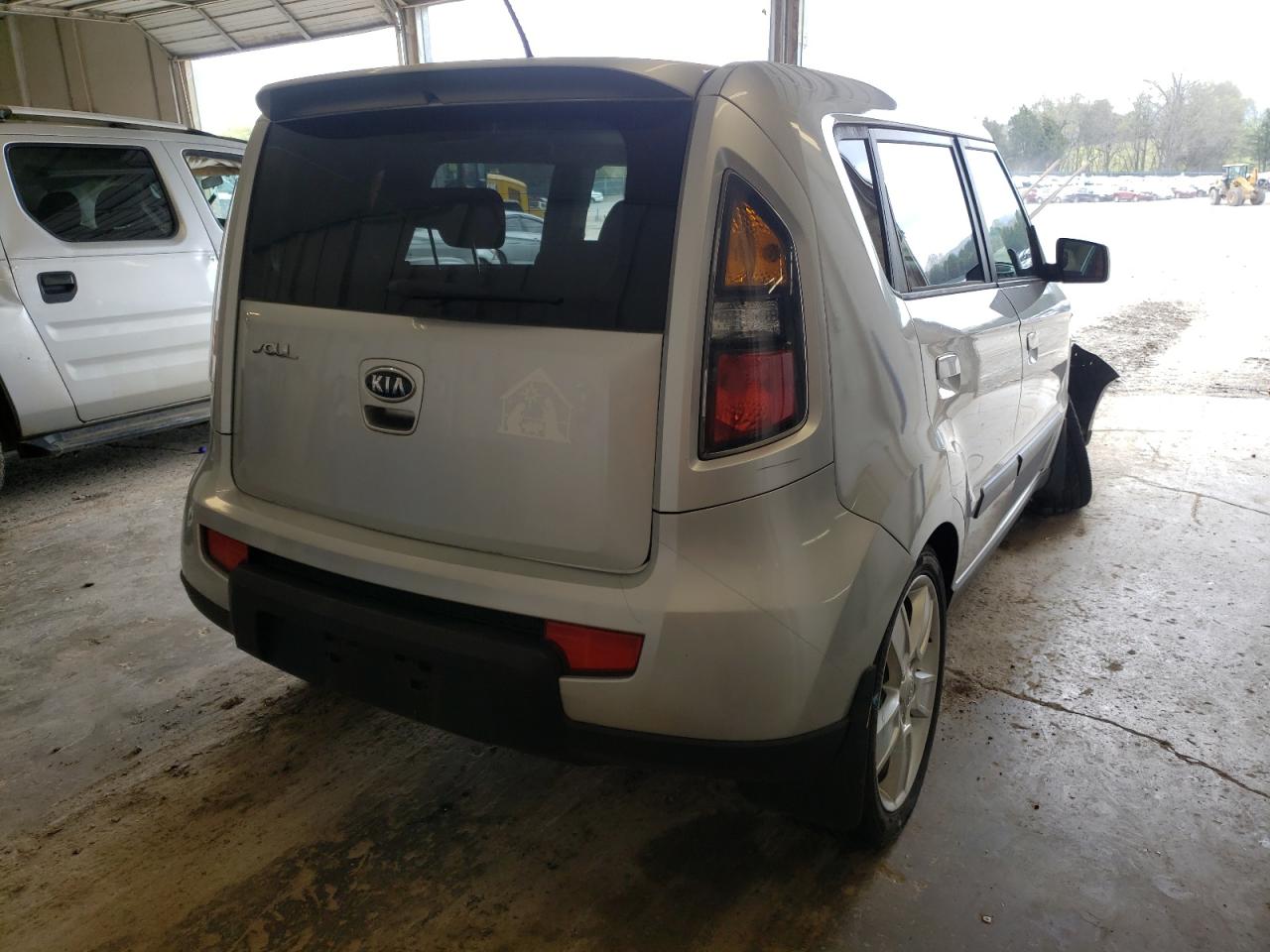 Photo 4 from auction – 2010 KIA SOUL + with VIN KNDJT2A28A7701188