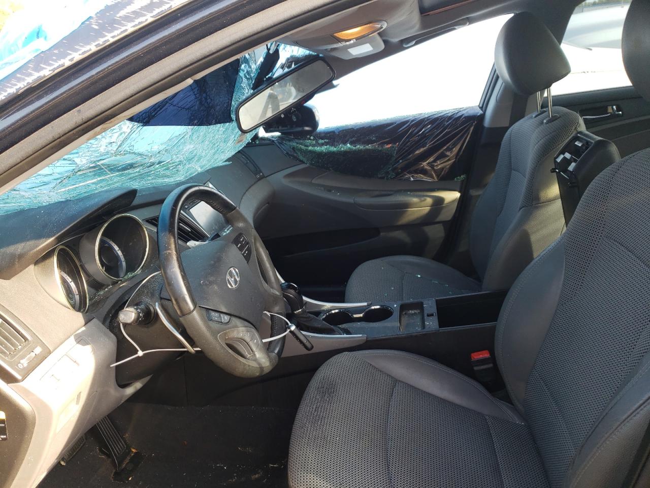 Photo 5 from auction – 2012 HYUNDAI SONATA SE with VIN 5NPEC4AB0CH351017