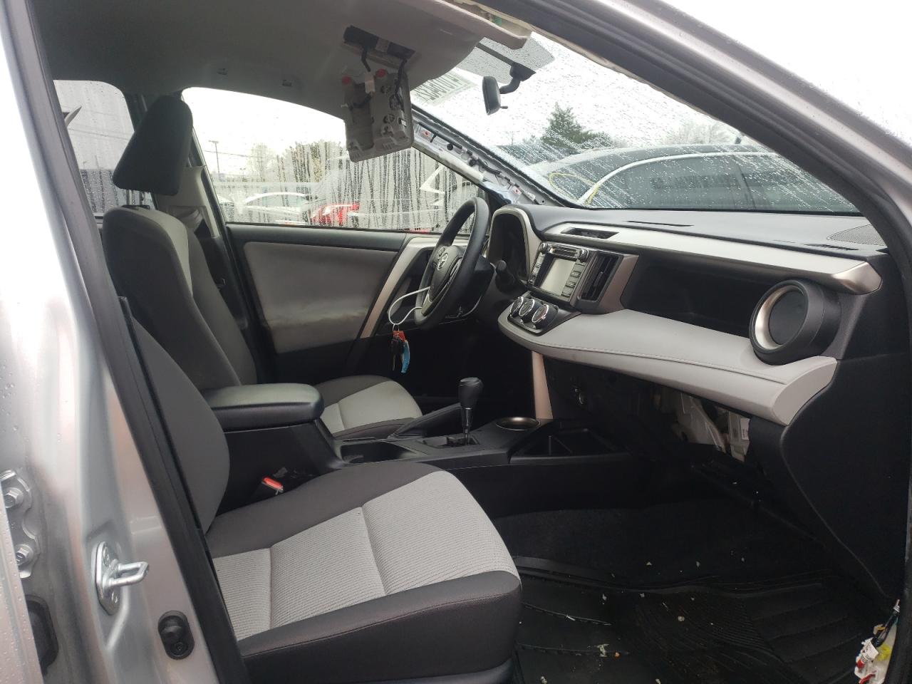 Photo 5 from auction – 2015 TOYOTA RAV4 LE with VIN JTMBFREV5FD118448