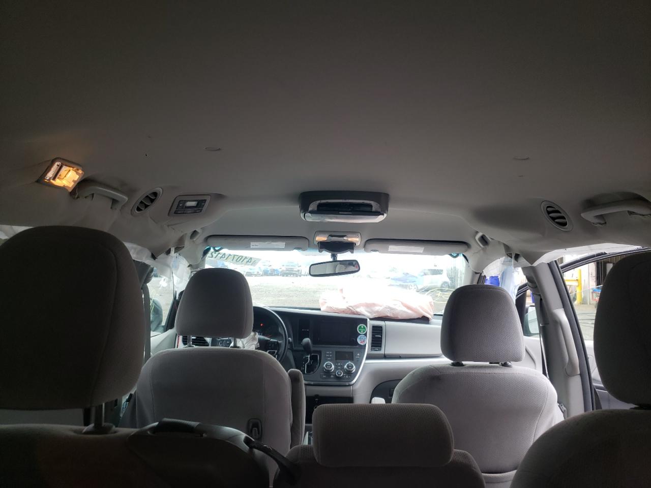 Photo 9 from auction – 2017 TOYOTA SIENNA LE with VIN 5TDKZ3DC3HS769623