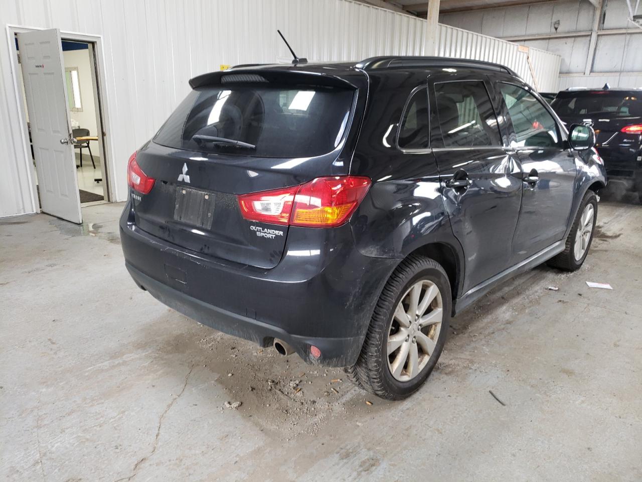 Photo 4 from auction – 2015 MITSUBISHI OUTLANDER with VIN 4A4AP4AU4FE012746