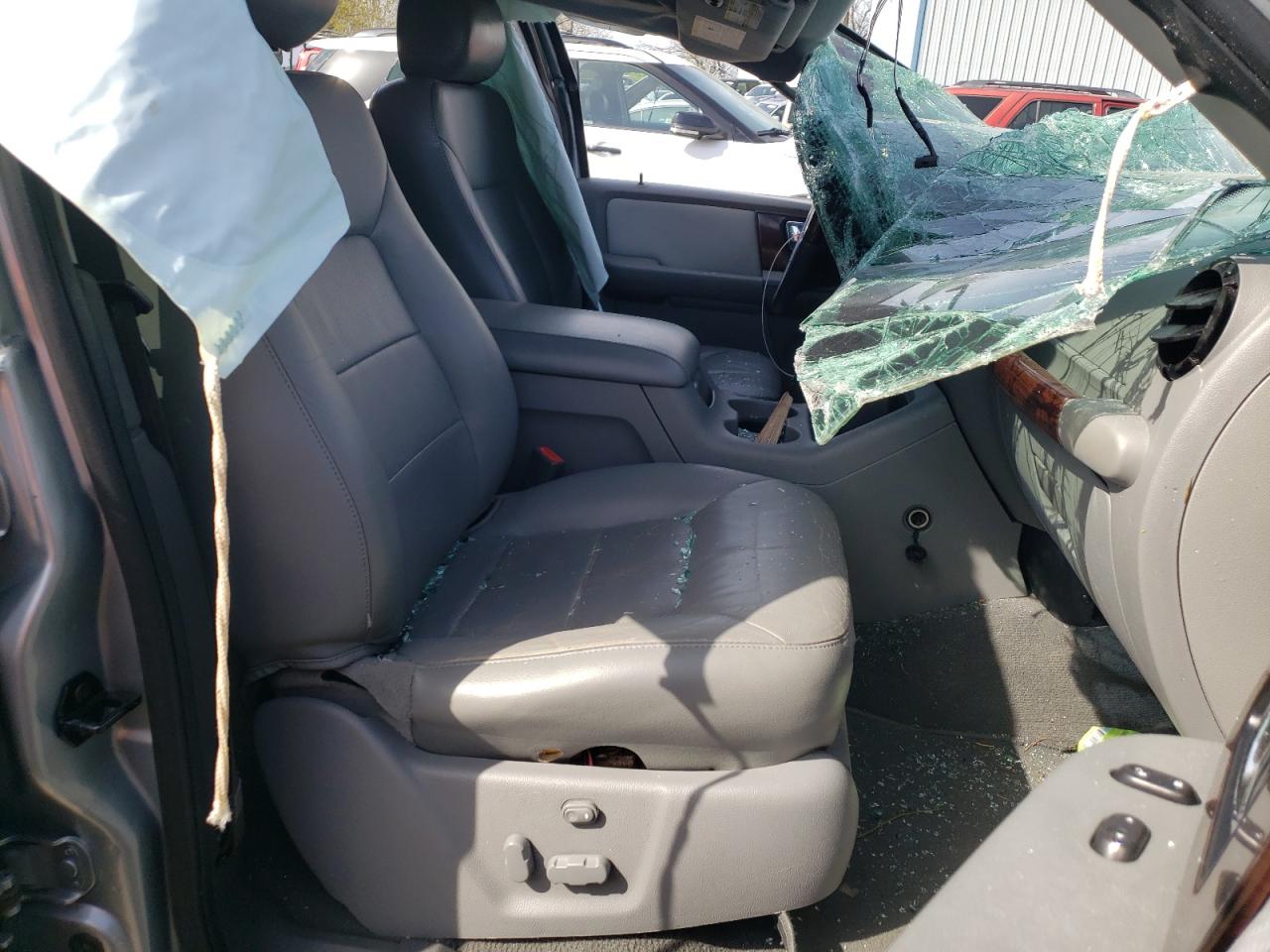 Photo 5 from auction – 2006 FORD EXPEDITION with VIN 1FMFU20546LA49470