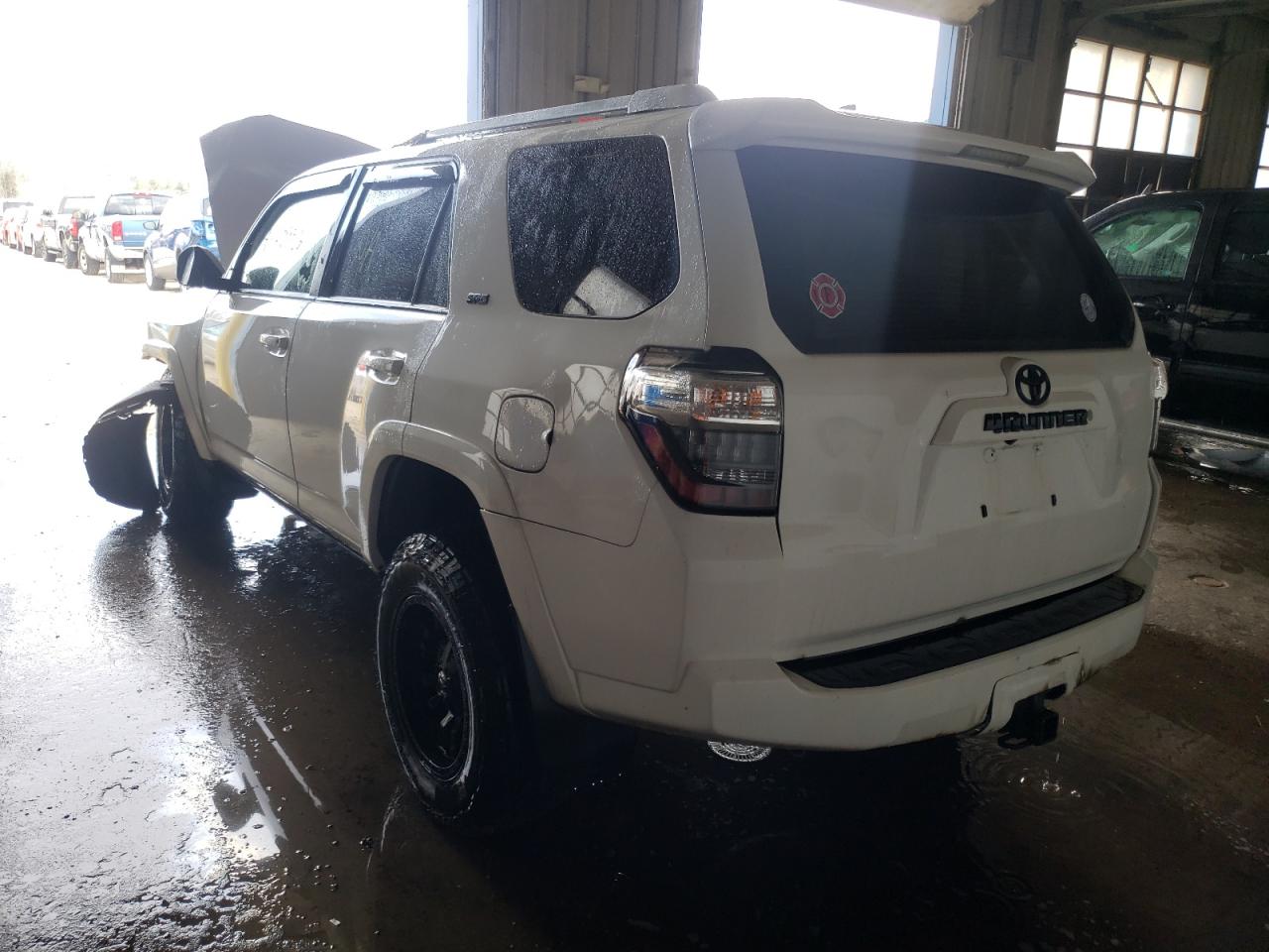 Photo 3 from auction – 2018 TOYOTA 4RUNNER SR with VIN JTEBU5JR8J5561067