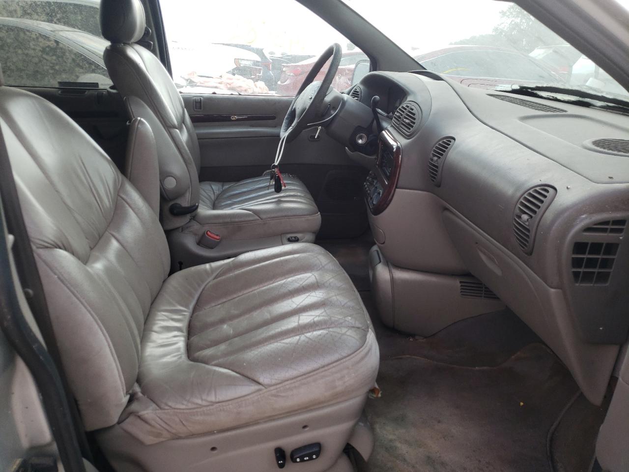 Photo 5 from auction – 2000 CHRYSLER TOWN & COU with VIN 1C4GP64L8YB673703
