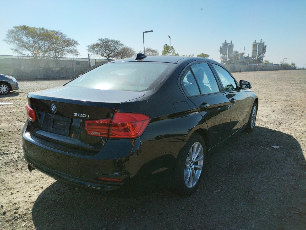Фото 4 с аукциона – 2016 BMW 320 I с VIN WBA8E1G52GNT99371