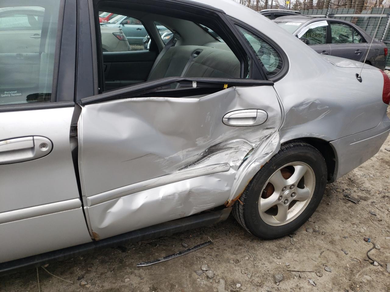Photo 9 from auction – 2001 FORD TAURUS SE with VIN 1FAFP53U11A130159