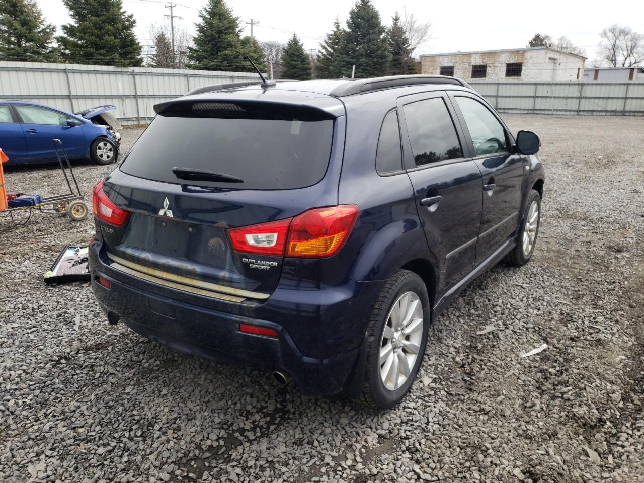 صورة رقم 4 من المزاد - 2011 MITSUBISHI OUTLANDER مع VIN JA4AR4AU7BZ004459