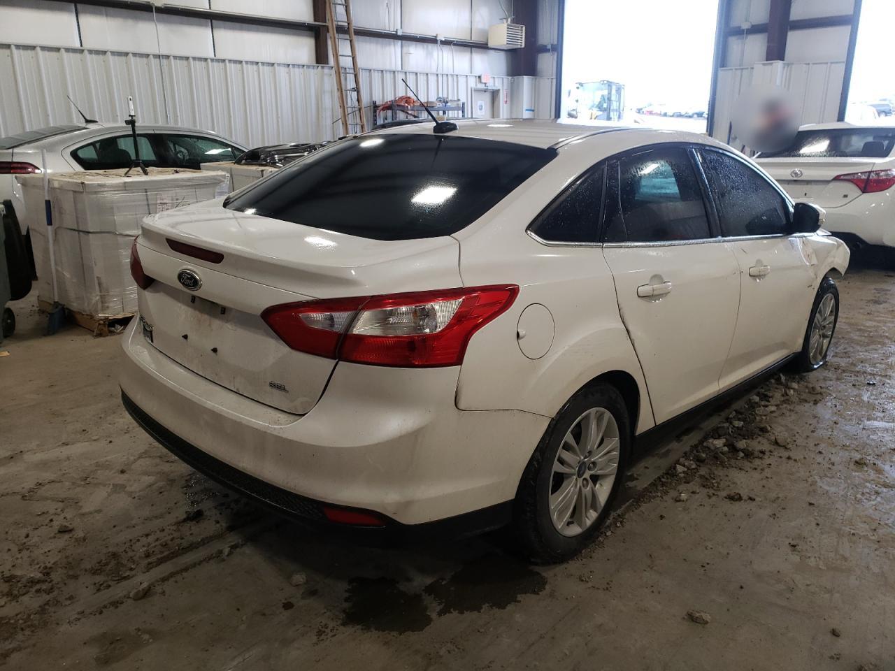 Фото 4 с аукциона – 2012 FORD FOCUS SEL с VIN 1FAHP3H28CL294018