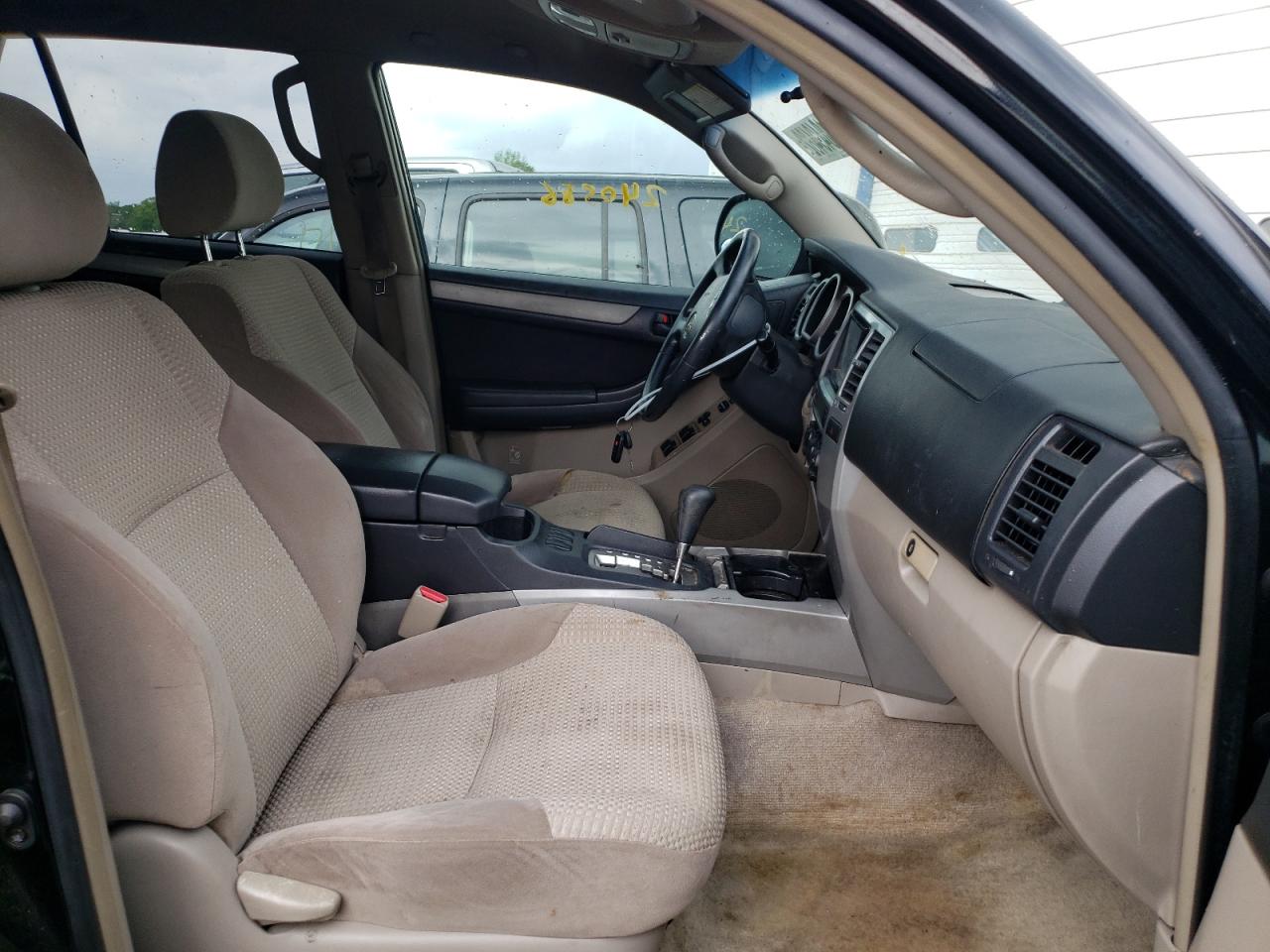 Photo 5 from auction – 2005 TOYOTA 4RUNNER SR with VIN JTEZU14R358033945