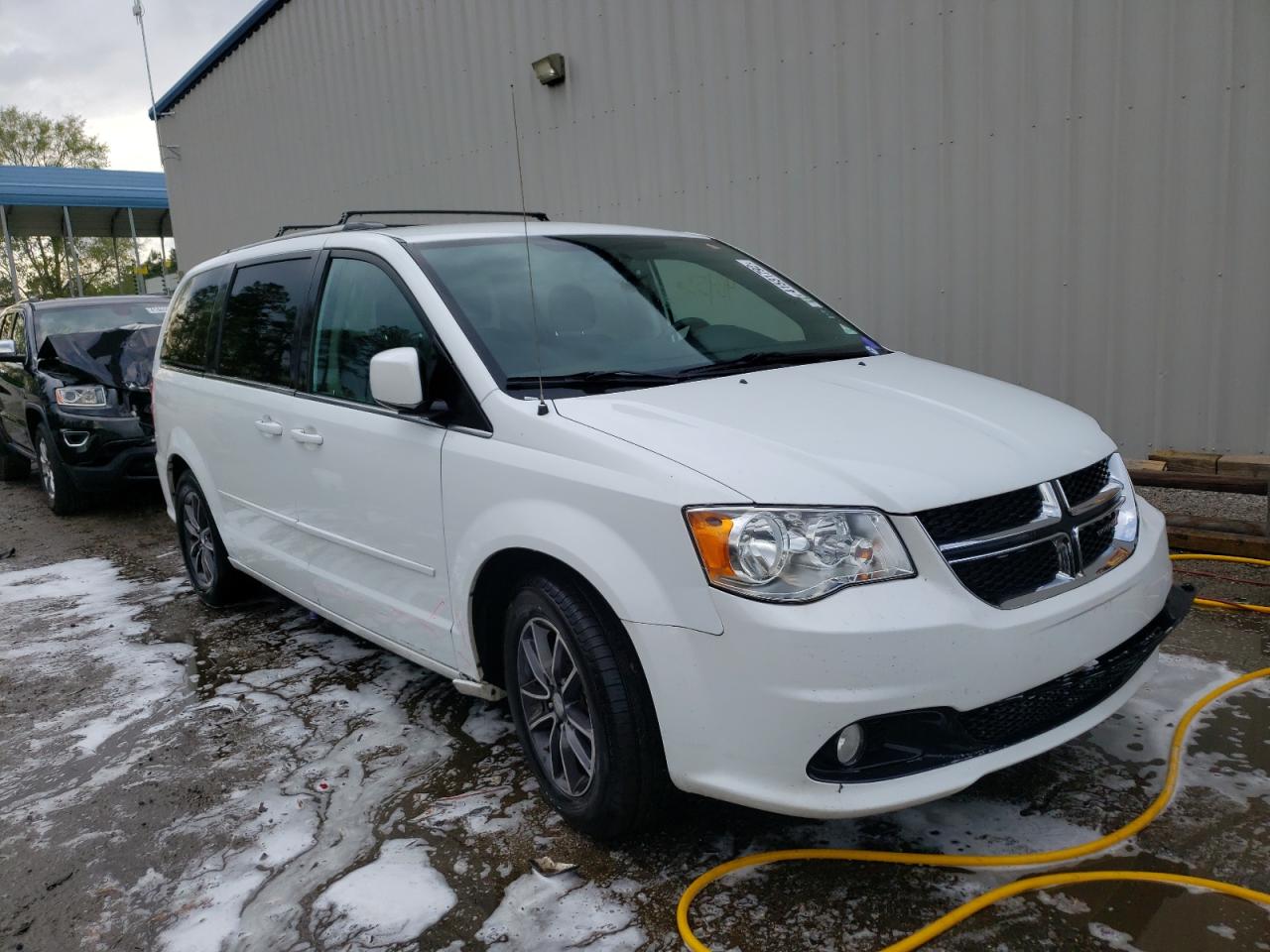 DODGE GRAND CARA 2017 with VIN 2C4RDGCG2HR824368 - Photo from auction