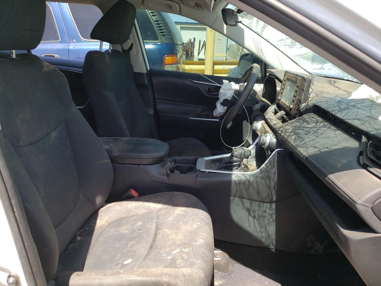 Photo 5 from auction – 2019 TOYOTA RAV4 LE with VIN 2T3F1RFV0KC032106
