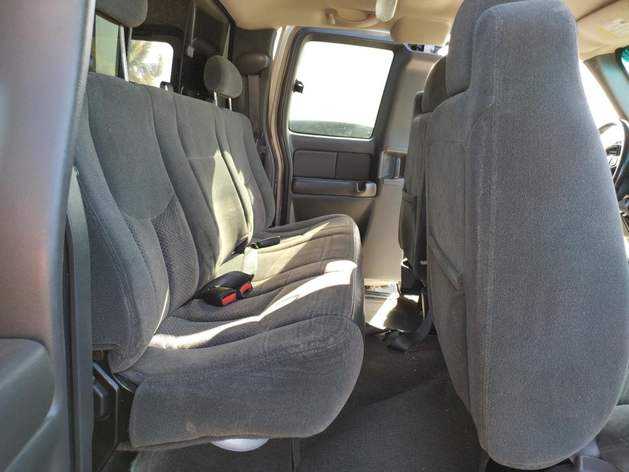 Photo 6 from auction – 2004 CHEVROLET SILVERADO with VIN 1GCEC19T14Z198542