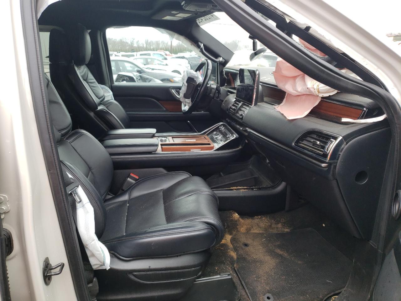 Photo 5 from auction – 2019 LINCOLN NAVIGATOR with VIN 5LMJJ2LT7KEL07036