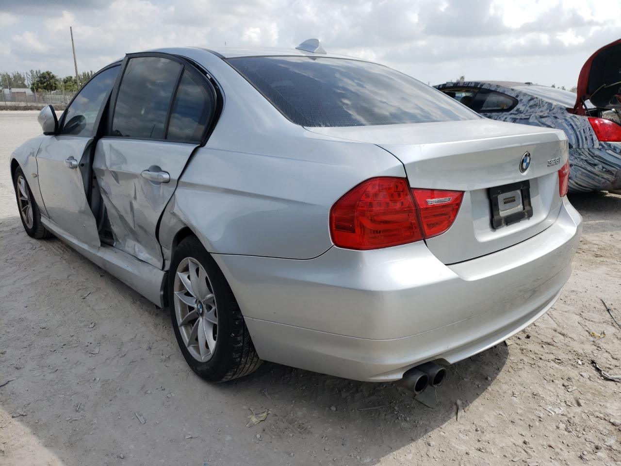 Photo 3 from auction – 2010 BMW 328 I with VIN WBAPH7C51AA176586