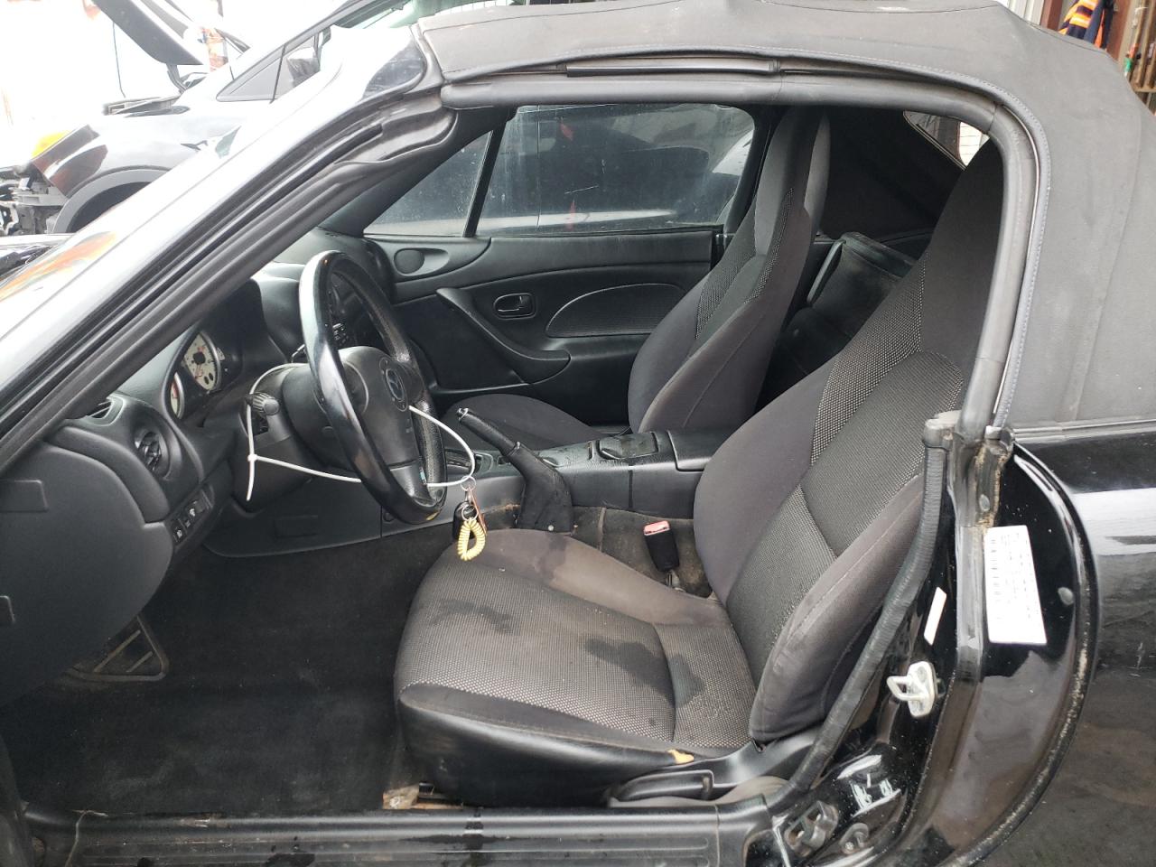 صورة رقم 5 من المزاد - 2003 MAZDA MX-5 MIATA مع VIN JM1NB353030309640