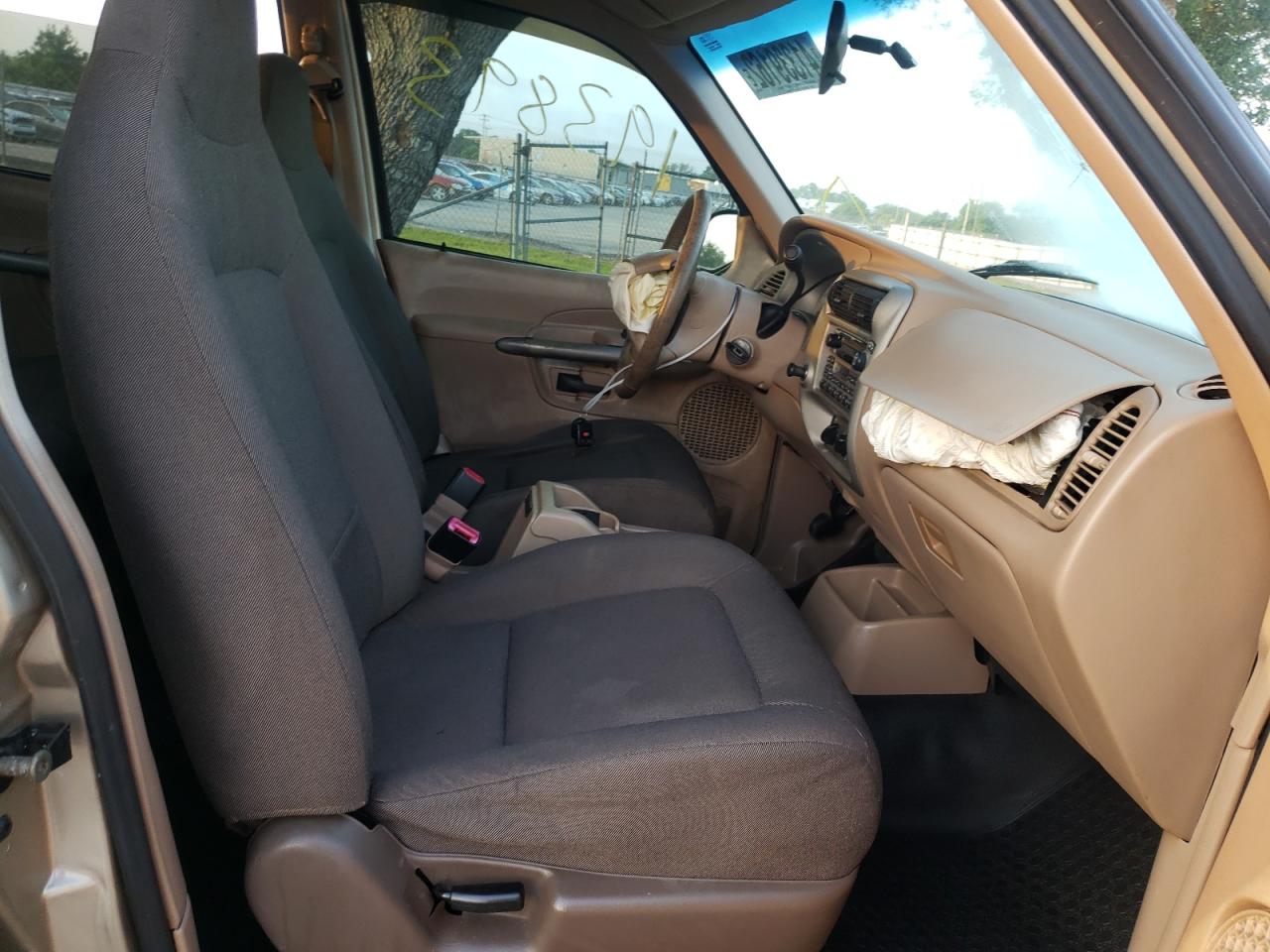 Photo 5 from auction – 2001 FORD EXPLORER S with VIN 1FMZU67E01UC29557