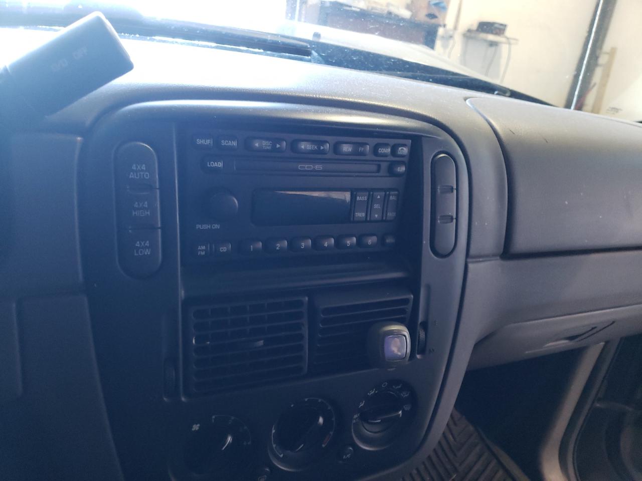 Photo 9 from auction – 2002 FORD EXPLORER X with VIN 1FMZU73E32UB70341