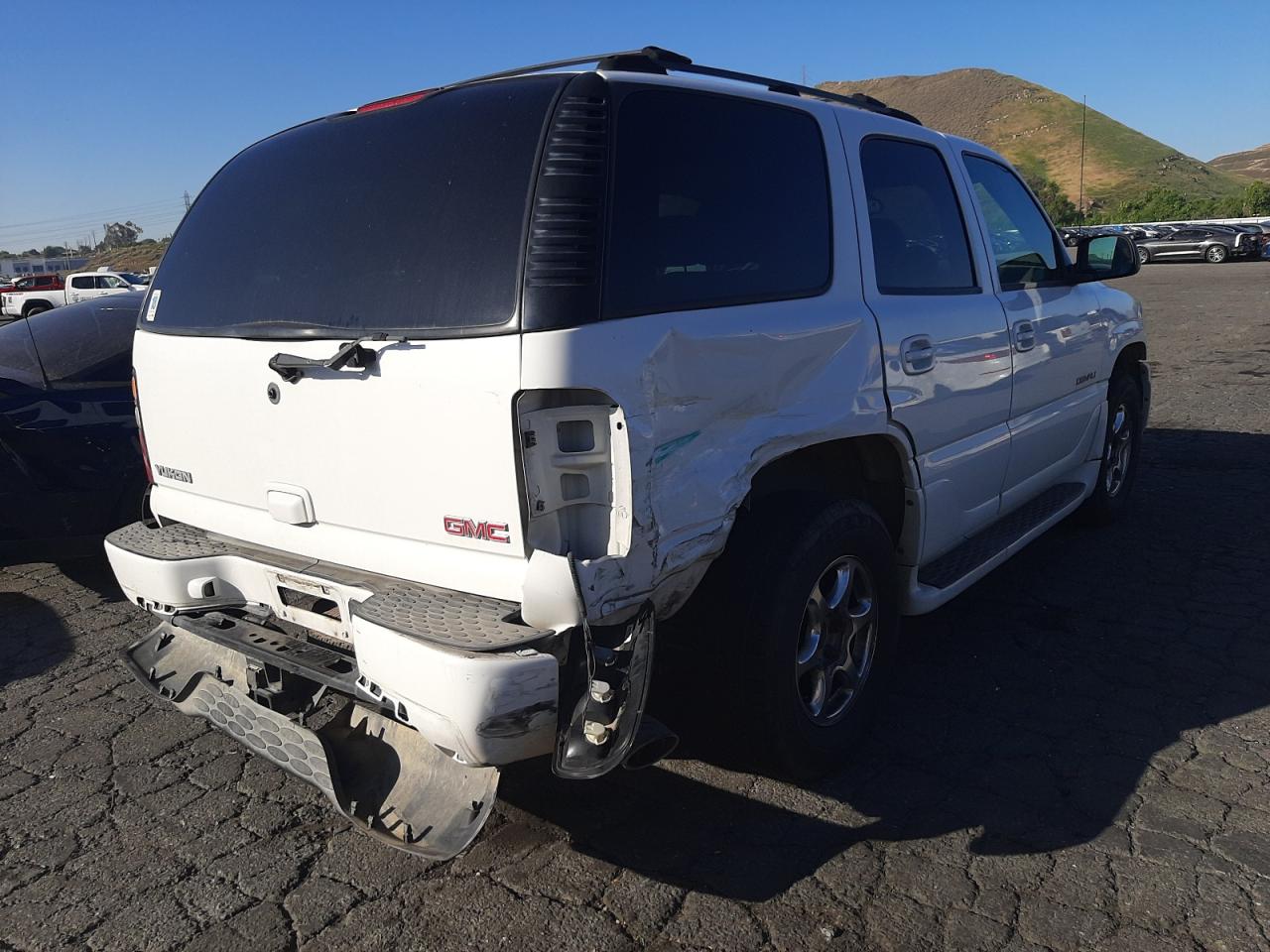 Photo 4 from auction – 2004 GMC YUKON DENA with VIN 1GKEK63UX4J276935