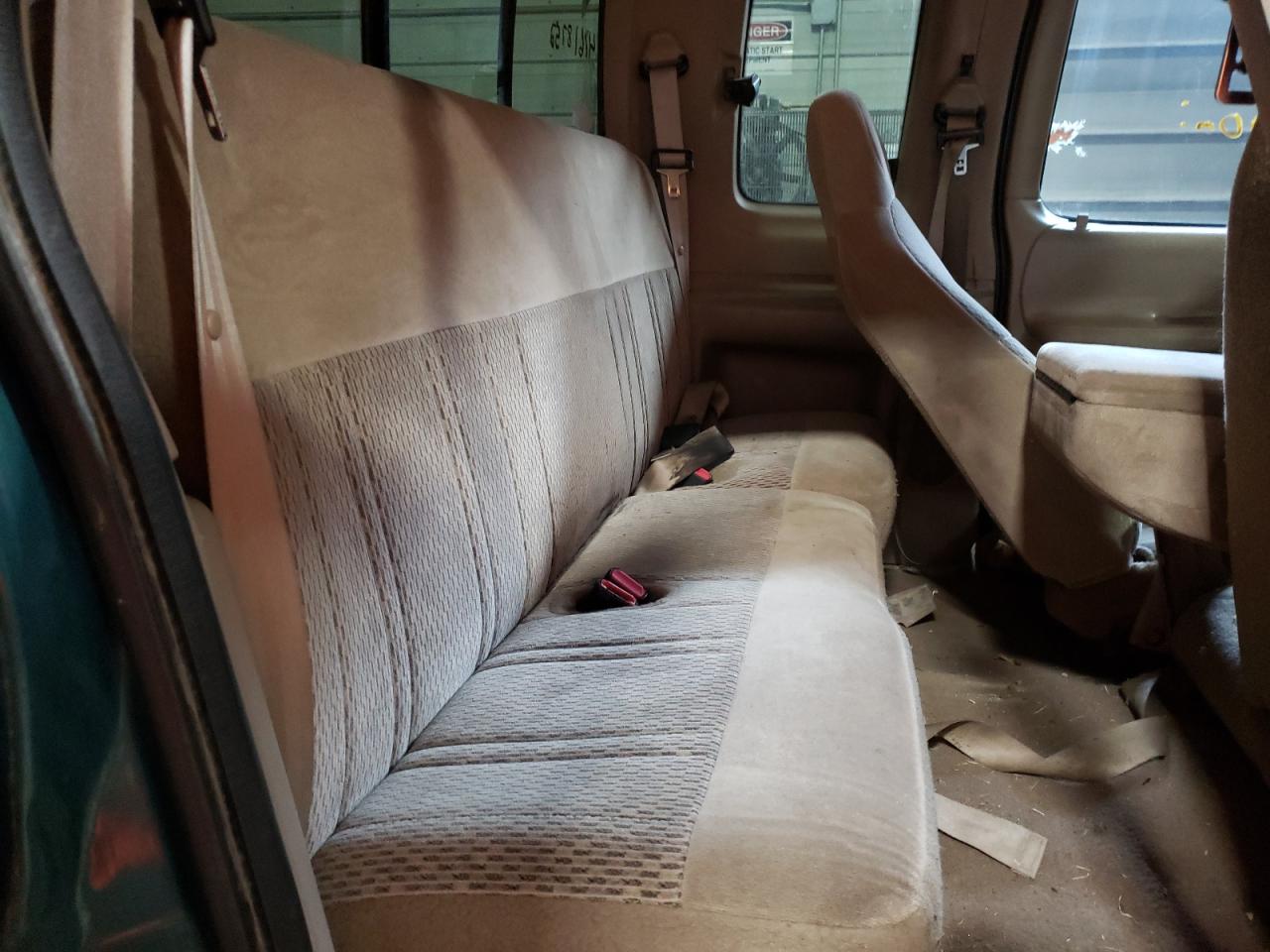Photo 6 from auction – 1998 FORD F150 with VIN 1FTRX18L2WKC24438