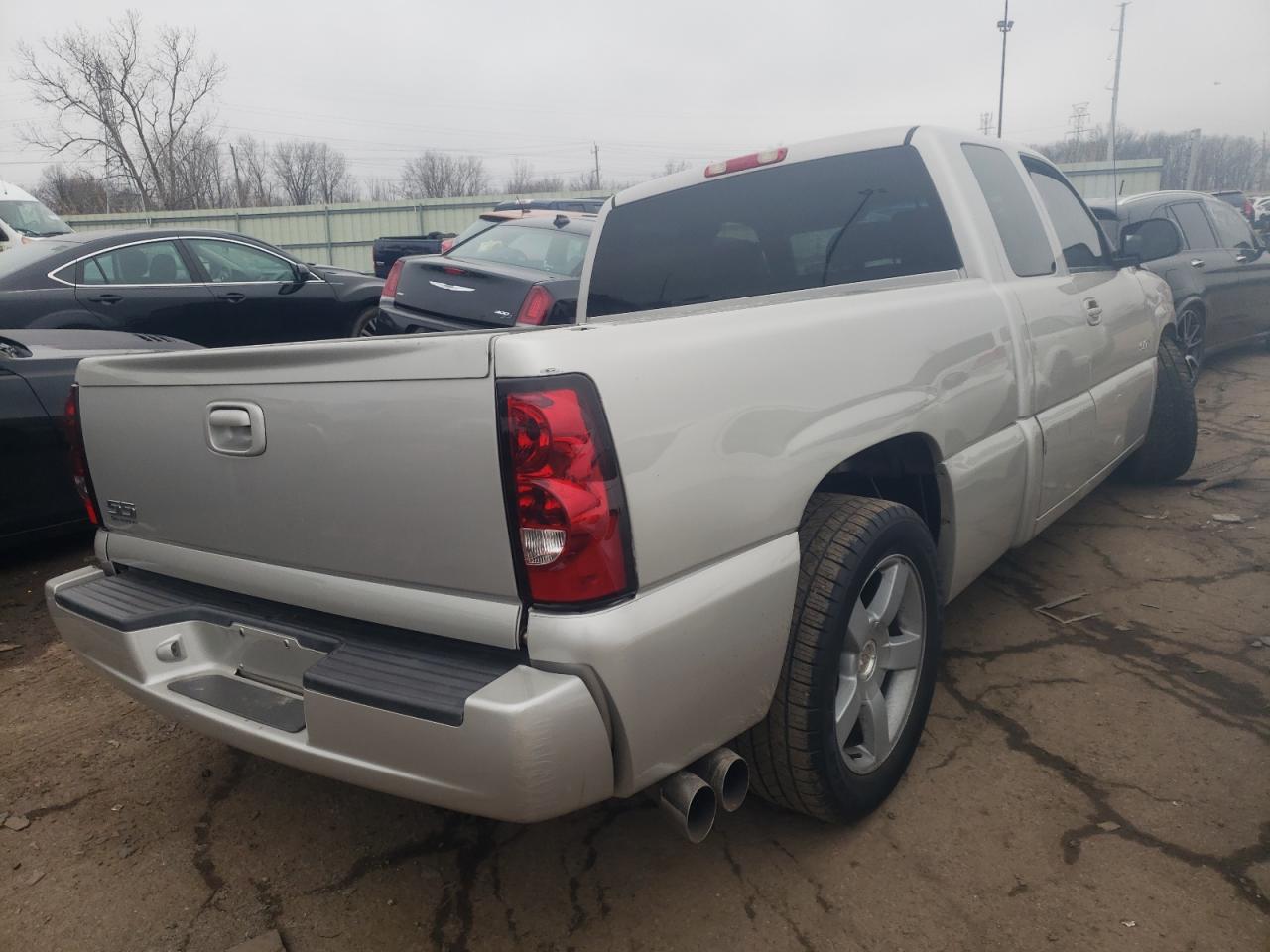 Photo 4 from auction – 2005 CHEVROLET SILVERADO with VIN 2GCEK19N651162943