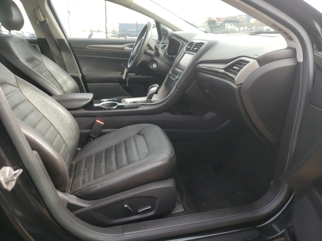 Photo 5 from auction – 2014 FORD FUSION SE with VIN 3FA6P0HD8ER102575