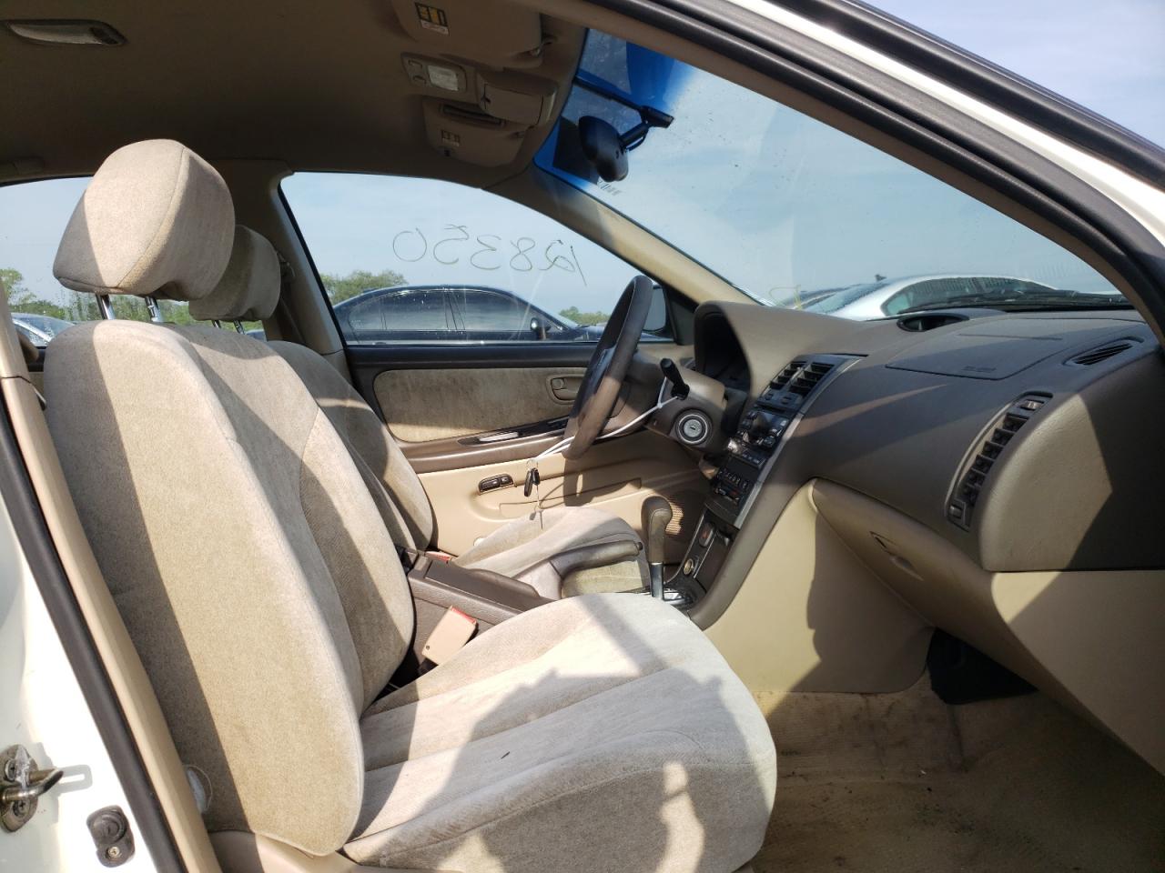 Photo 5 from auction – 2001 NISSAN MAXIMA GXE with VIN JN1CA31D71T823749