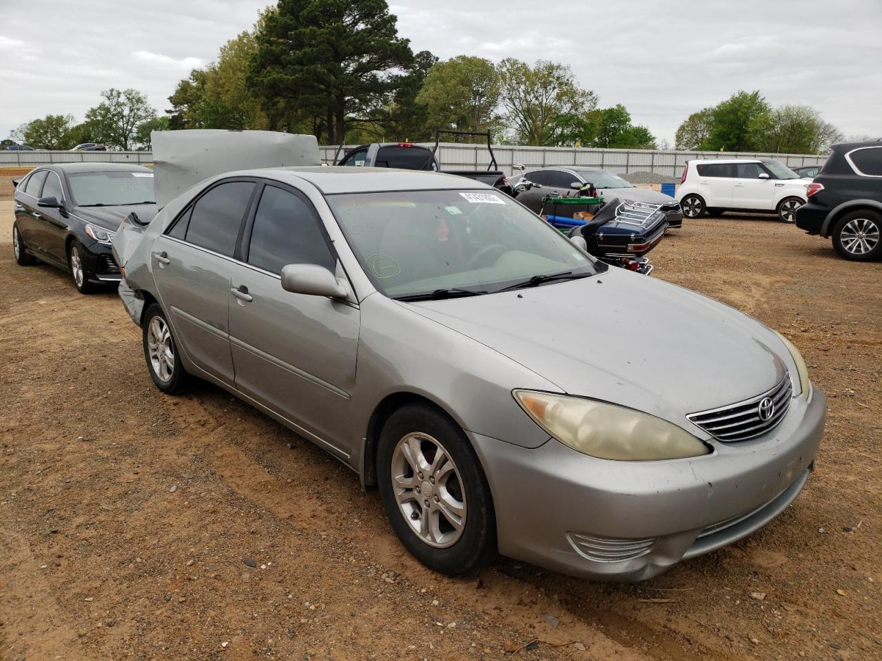 TOYOTA CAMRY LE 2005 with VIN 4T1BE32K15U601231 - Photo from auction