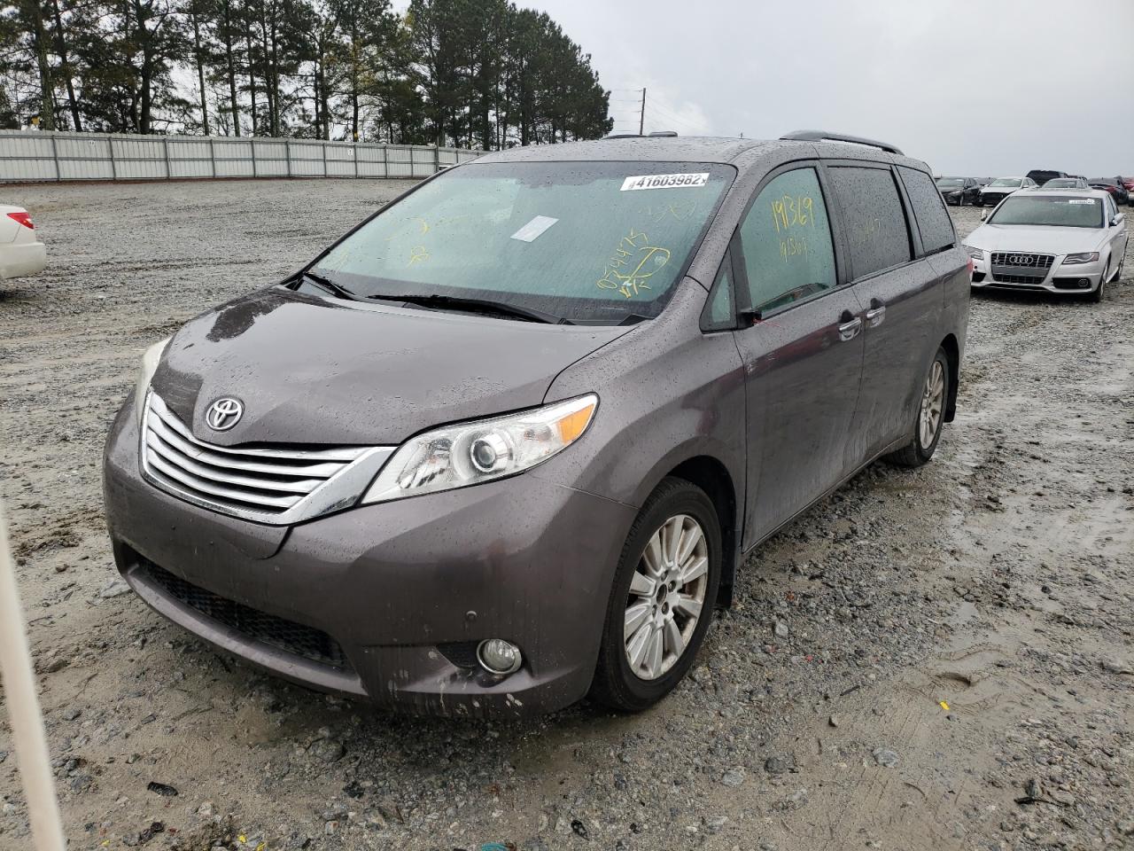 Photo 2 from auction – 2013 TOYOTA SIENNA XLE with VIN 5TDDK3DC1DS054475