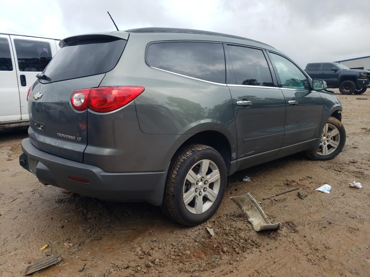 Photo 4 from auction – 2011 CHEVROLET TRAVERSE L with VIN 1GNKRJED0BJ173425