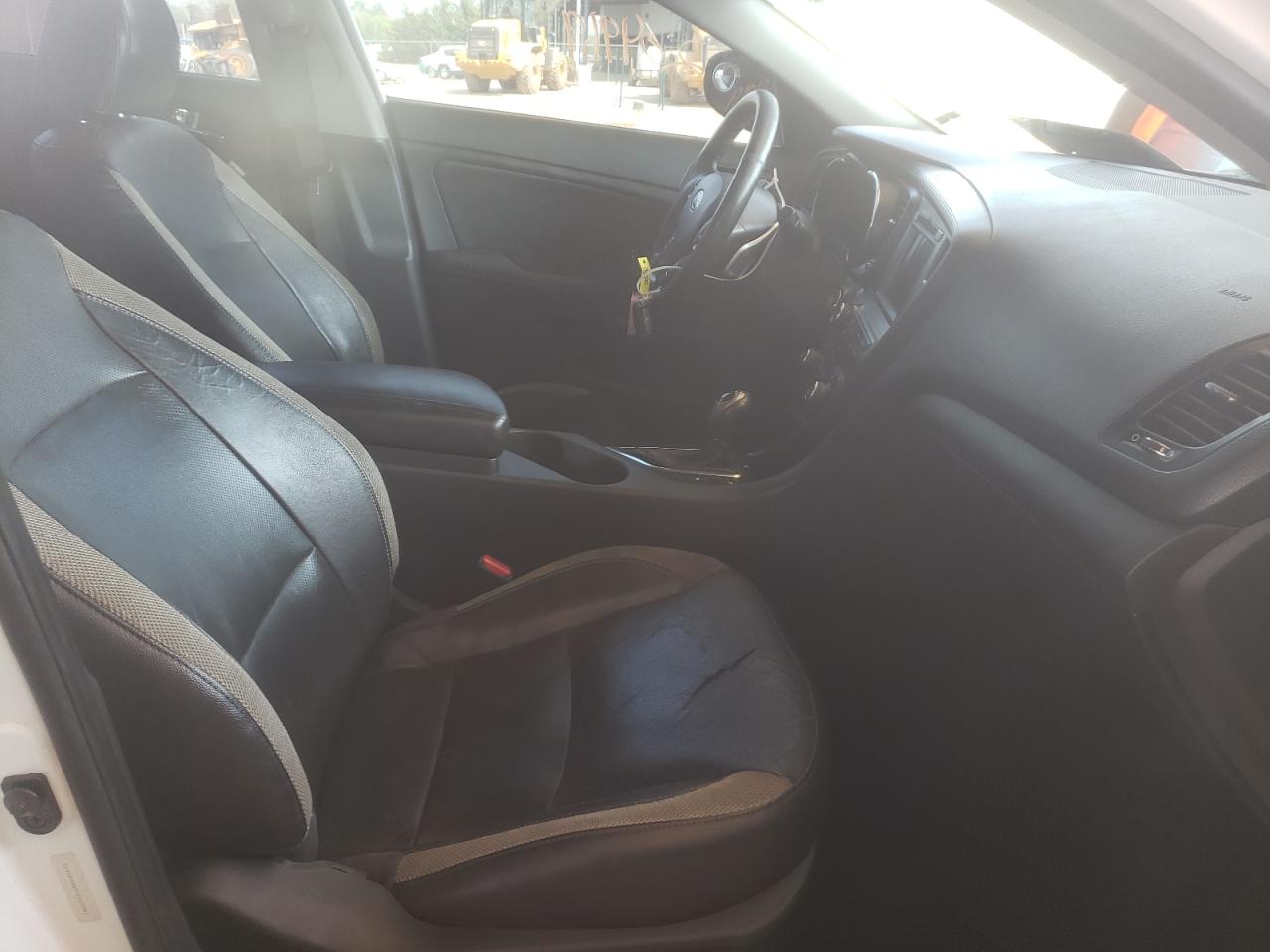 Photo 5 from auction – 2012 KIA OPTIMA SX with VIN 5XXGR4A69CG010981