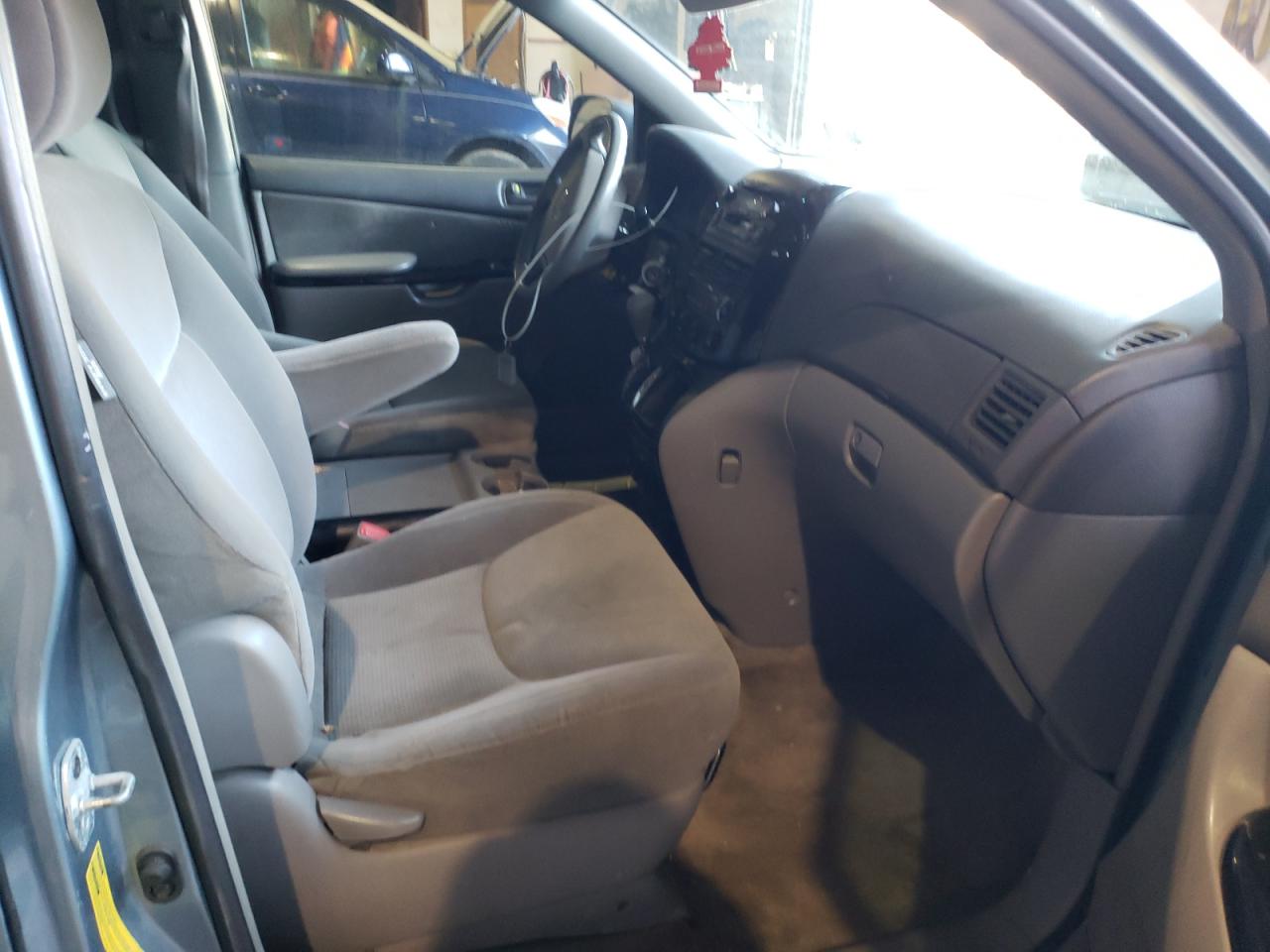Photo 5 from auction – 2005 TOYOTA SIENNA CE with VIN 5TDZA23C35S378629