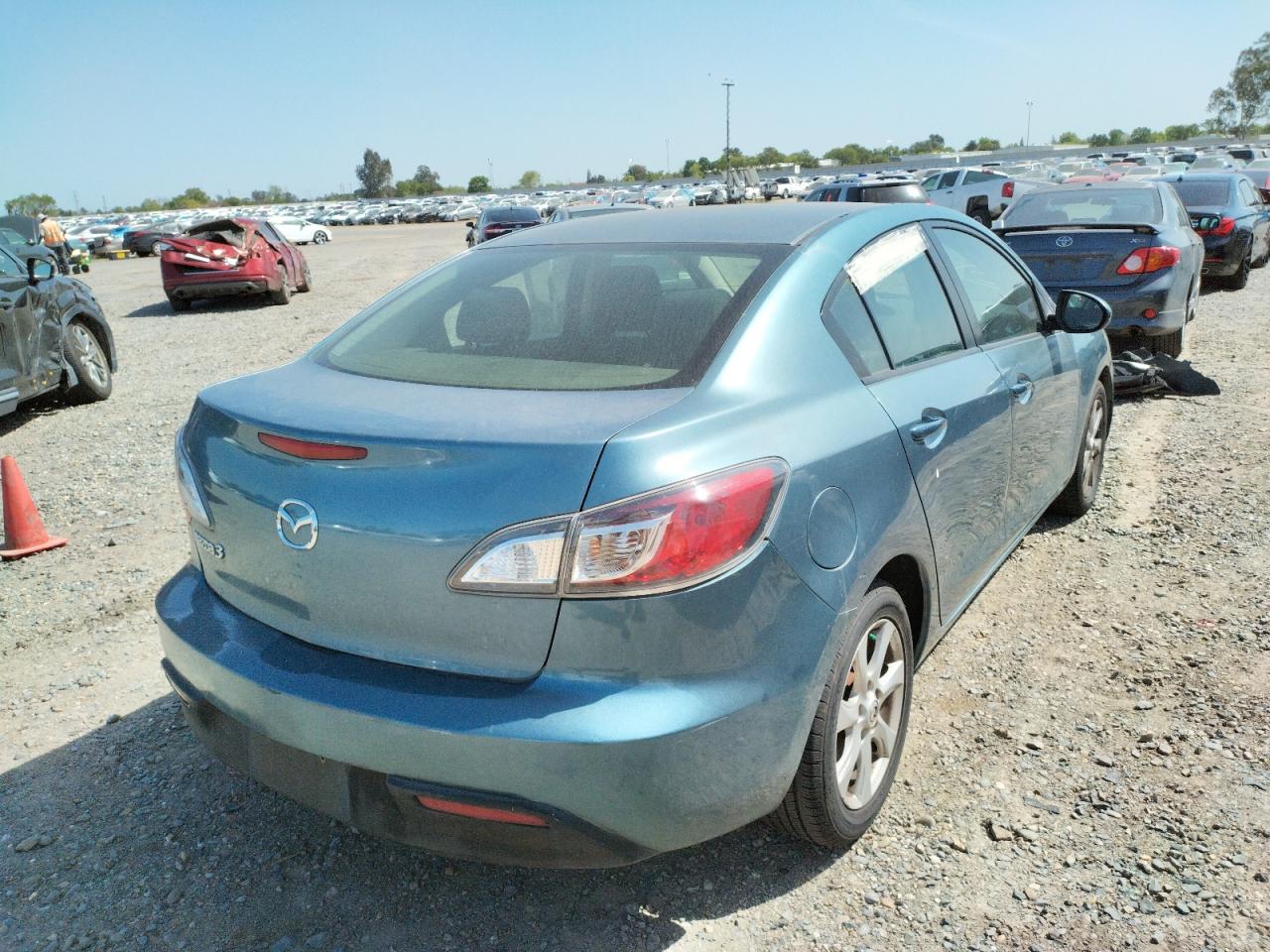 Photo 4 from auction – 2010 MAZDA 3 I with VIN JM1BL1SG2A1304295