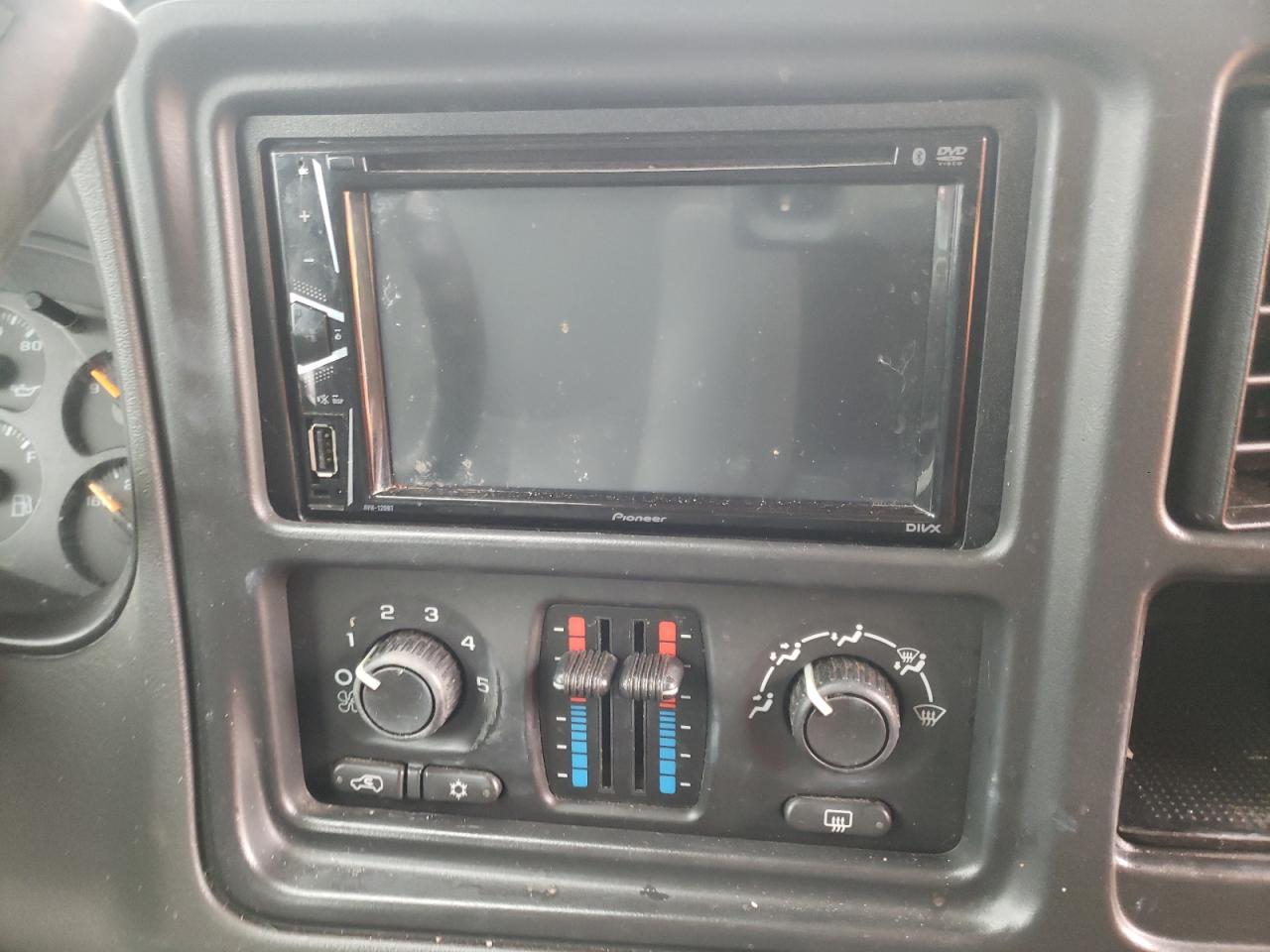 Photo 9 from auction – 2004 CHEVROLET AVALANCHE with VIN 3GNEK12T34G165319