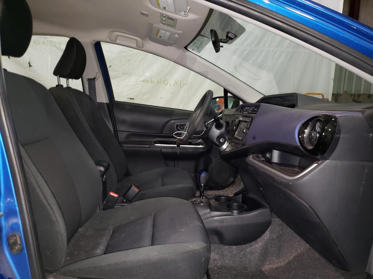Photo 5 from auction – 2015 TOYOTA PRIUS C with VIN JTDKDTB32F1106958